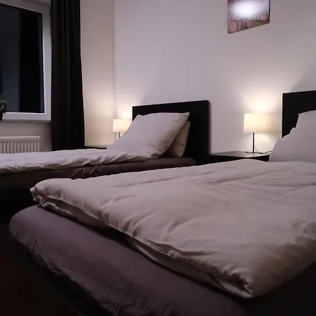 Schoene 4-Bettzimmer Wohnung In Celle Exterior photo
