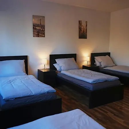 Schoene 4-Bettzimmer Wohnung In Celle Exterior photo