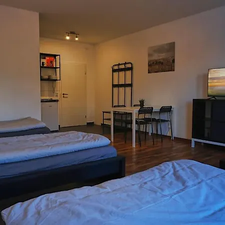 Schoene 4-Bettzimmer Wohnung In Celle Exterior photo
