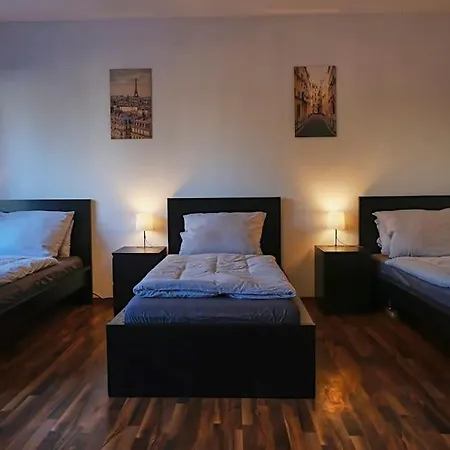 Schoene 4-Bettzimmer Wohnung In Celle Exterior photo