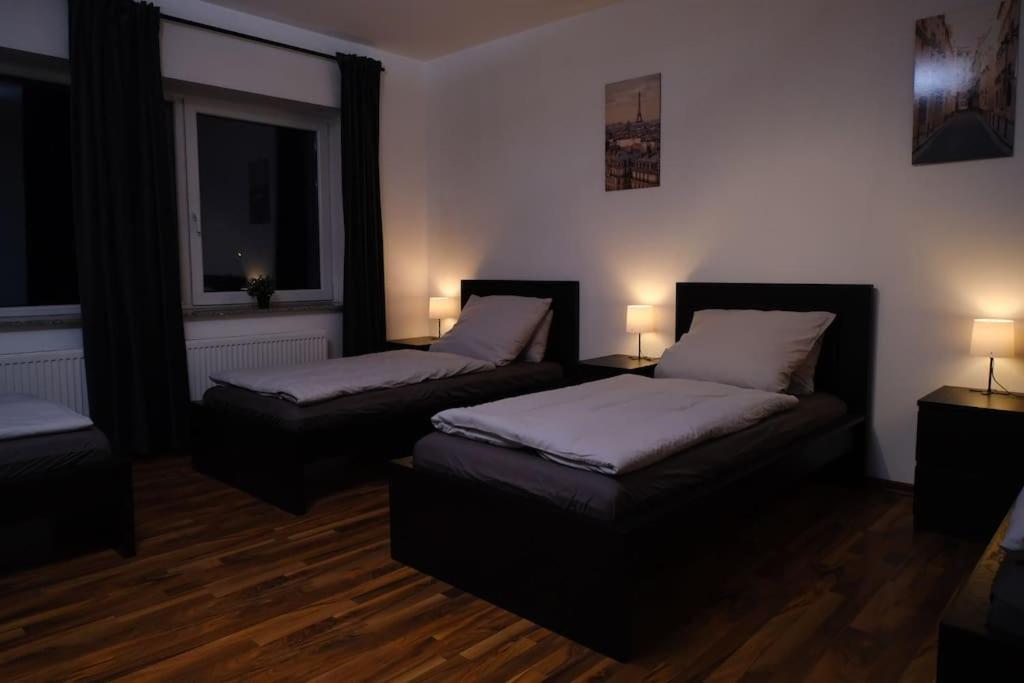 Schoene 4-bettzimmer In Apartment *