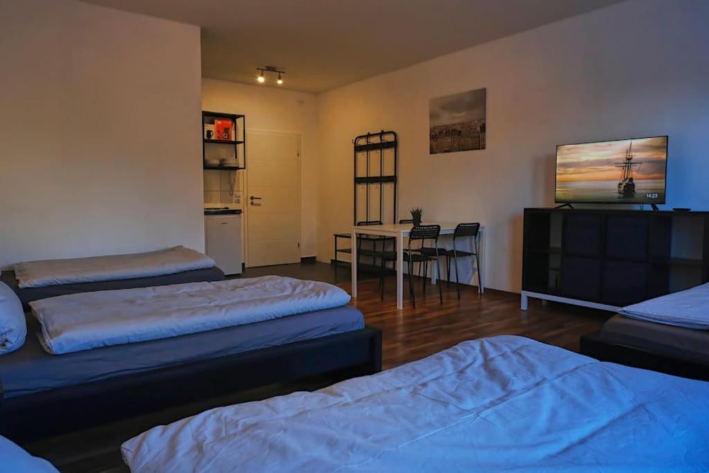 Schoene 4-bettzimmer In Apartment *